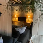 Primitiv Rustic Retreat, No Shower, Shared Toilet * Eidsvoll