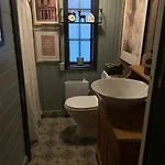 Primitiv Rustic Retreat, No Shower, Shared Toilet Eidsvoll
