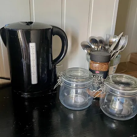 Primitive Basement Room, No Shower, Shared Toilet * Eidsvoll