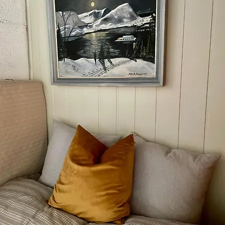 בית אירוח Primitive Basement Room, No Shower, Shared Toilet Eidsvoll