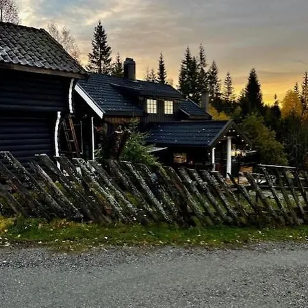 Primitiv Rustic Retreat, No Shower, Shared Toilet Проживание в семье Eidsvoll