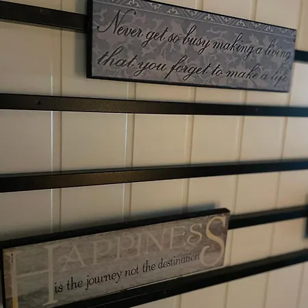 בית אירוח Primitive Basement Room, No Shower, Shared Toilet Eidsvoll