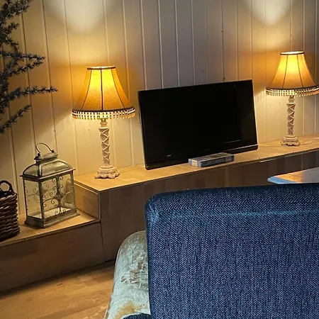 Homestay Primitivt Kjellerrom Uten Dusj, Med Delt Toalett Eidsvoll