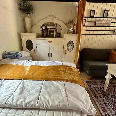 Primitiv Rustic Retreat, No Shower, Shared Toilet