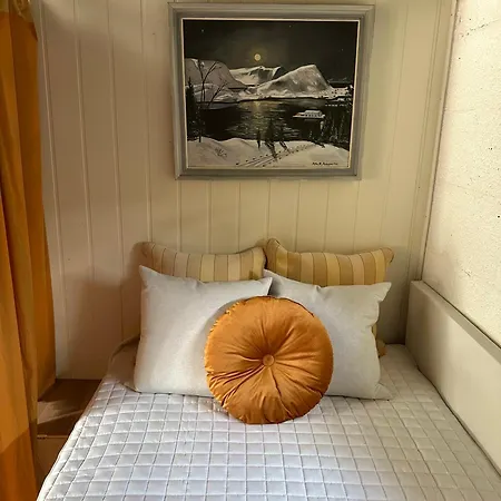 Primitiv Rustic Retreat, No Shower, Shared Toilet Séjour chez l'habitant *