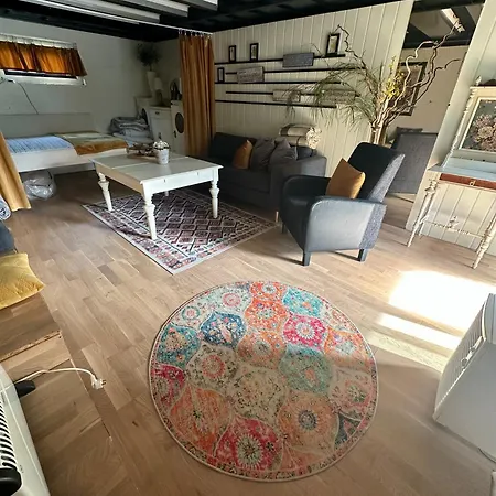 Primitiv Rustic Retreat, No Shower, Shared Toilet