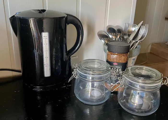 Primitive Basement Room, No Shower, Shared Toilet * Eidsvoll